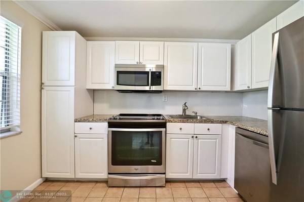 340 NW 19th St  #106, Boca Raton, FL 33432