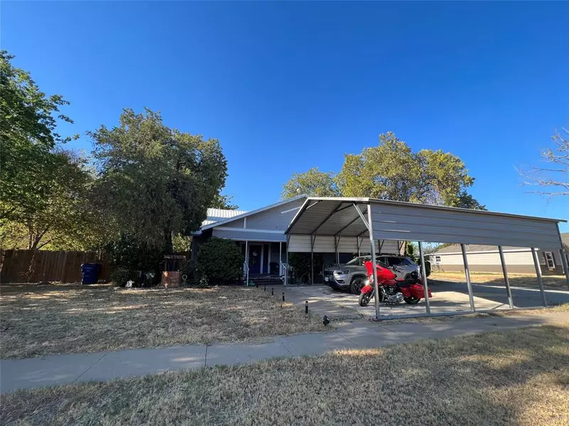 915 2nd Street, Graham, TX 76450