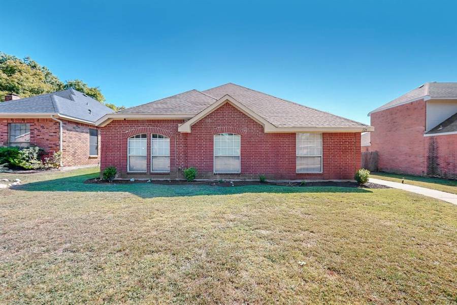 224 Pioneer Court, Lancaster, TX 75146