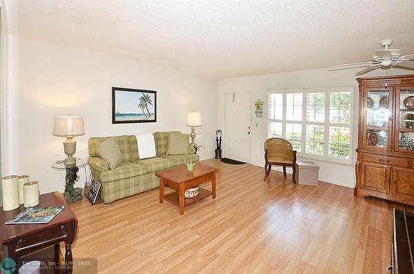 4 Vista Gardens Trl  #102,  Vero Beach,  FL 32962