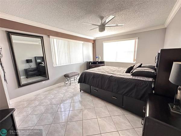 Sunny Isles Beach, FL 33160,250 181st Dr  #209