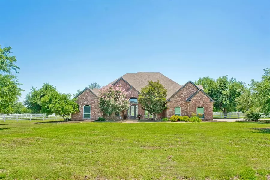 1901 Greenway Crossing Drive, Haslet, TX 76052