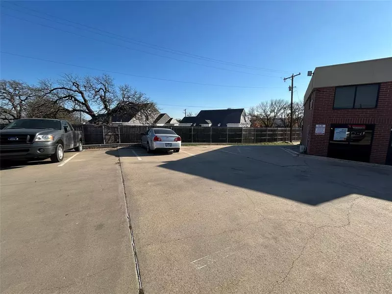 5782 W Pleasant Ridge Road, Arlington, TX 76016