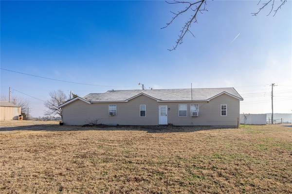 1009 S Broadway Street, Hinton, OK 73047