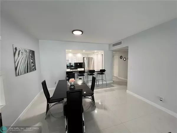 Sunny Isles Beach, FL 33160,19380 Collins Ave  #615