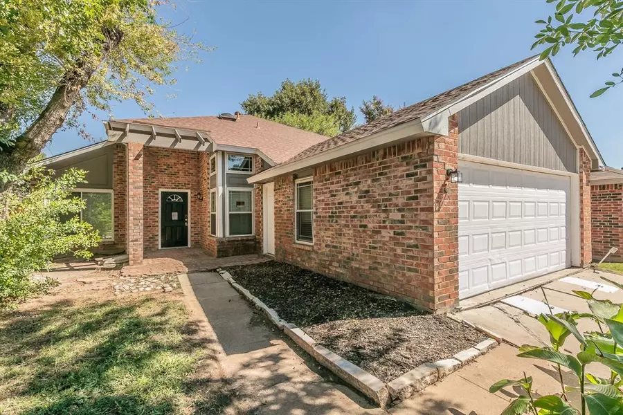 2203 Wamsetta Drive, Arlington, TX 76018