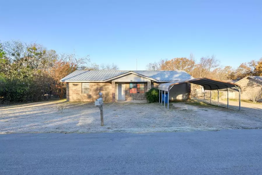 416 S Bowie Street, De Leon, TX 76444