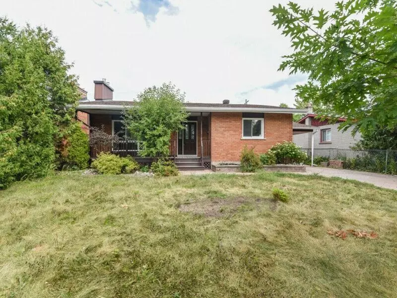 945 Goren AVE #1, Elmvale Acres And Area, ON K1G 2T6