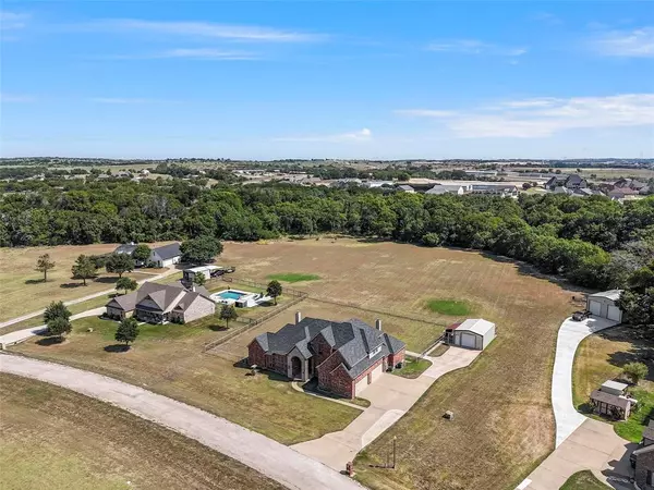 176 S Bear Creek Lane, Cresson, TX 76035