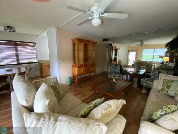 Deerfield Beach, FL 33442,277 Newport R  #277