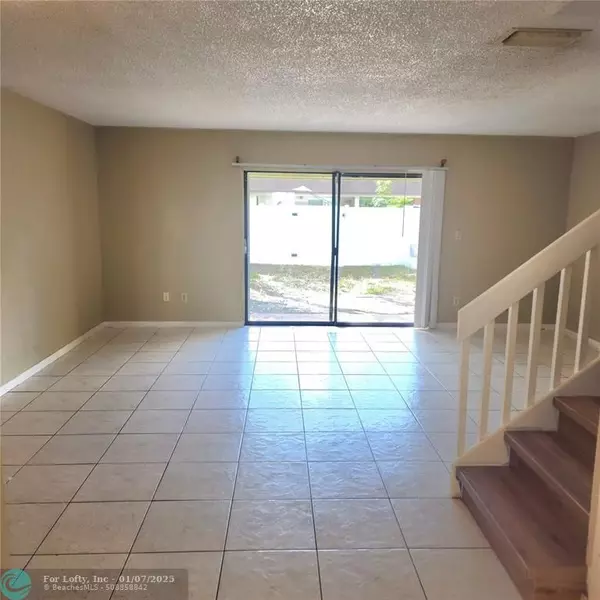 953 SW 8th St, Hallandale Beach, FL 33009