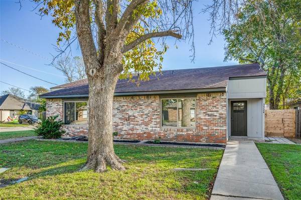 3324 Gardenview Circle,  Denton,  TX 76207