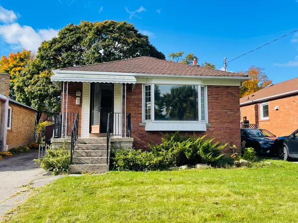 32 Charleston RD, Toronto W08, ON M9B 4M7