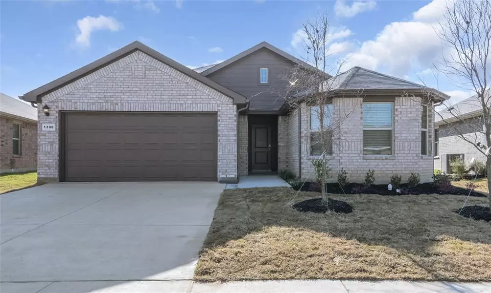 1308 Dillard Creek Drive, Fort Worth, TX 76247