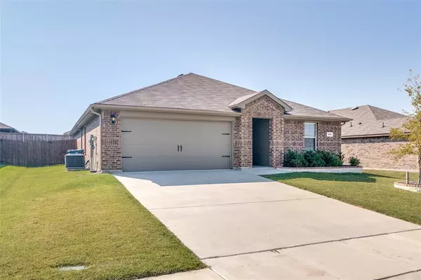 902 Old Bluff Road,  Royse City,  TX 75189