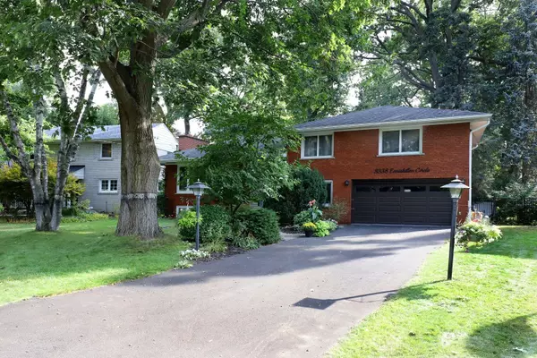 3338 Enniskillen CIR, Mississauga, ON L5C 2M8