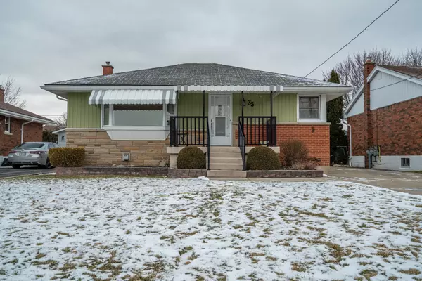 35 Wildewood AVE, Hamilton, ON L8T 1X4