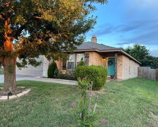 533 Magdalen Avenue, Fort Worth, TX 76036