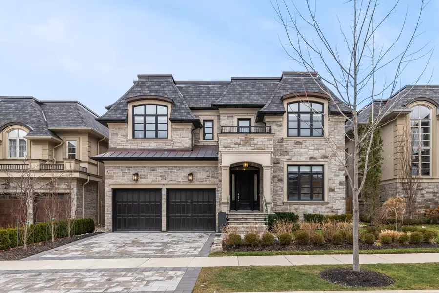 282 Tudor AVE, Oakville, ON L6K 2V5