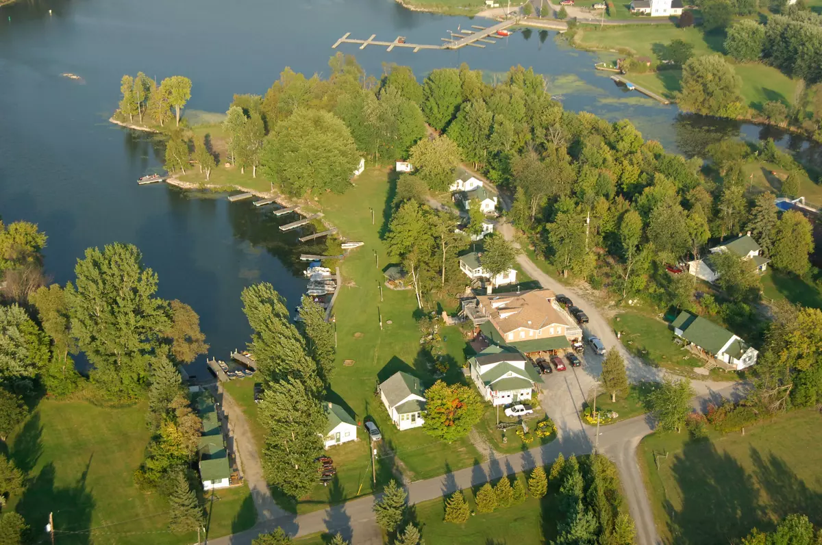 Leeds And The Thousand Islands, ON K0H 2N0,117-119 Haskins Point RD