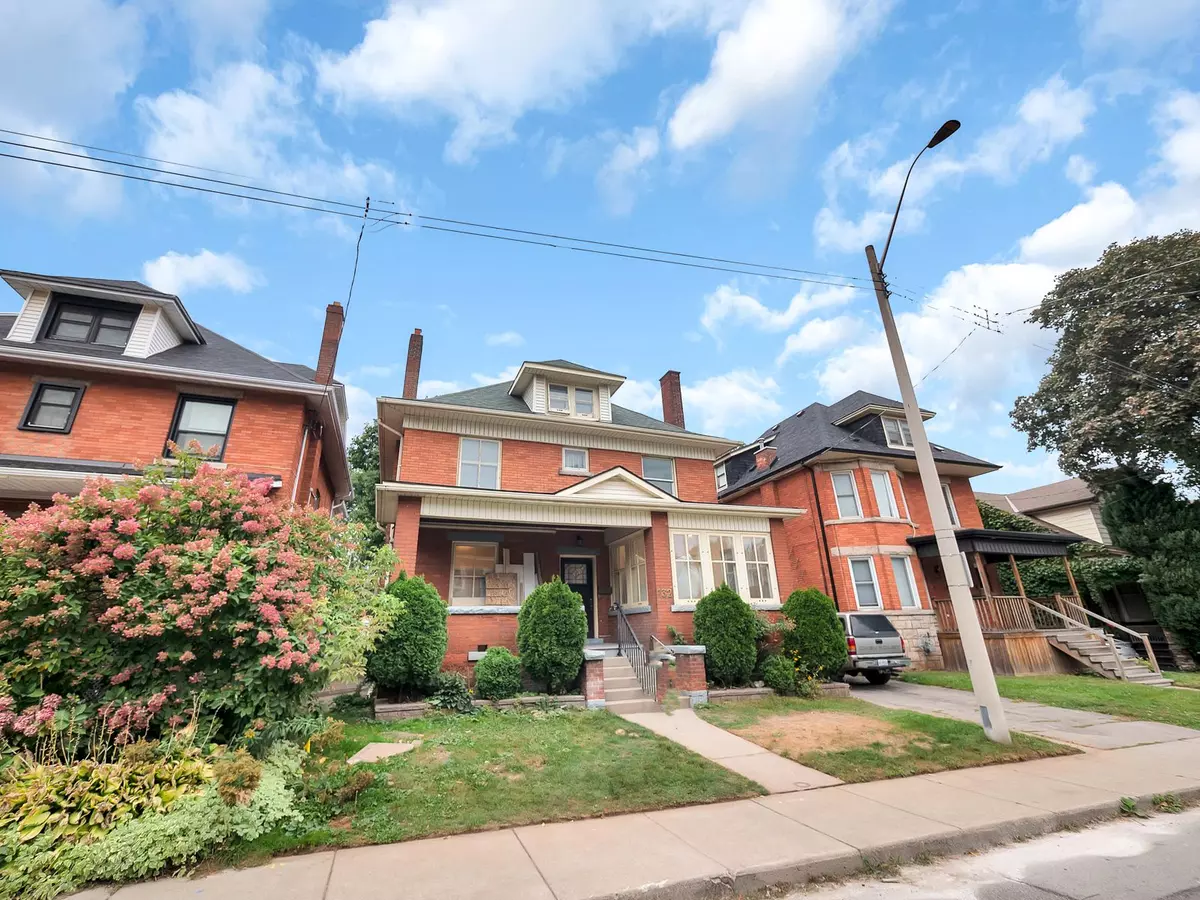 Hamilton, ON L8M 2L5,132 Holton AVE S #1