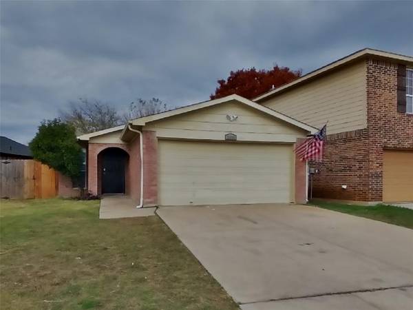 2504 Whitehurst Drive, Fort Worth, TX 76133