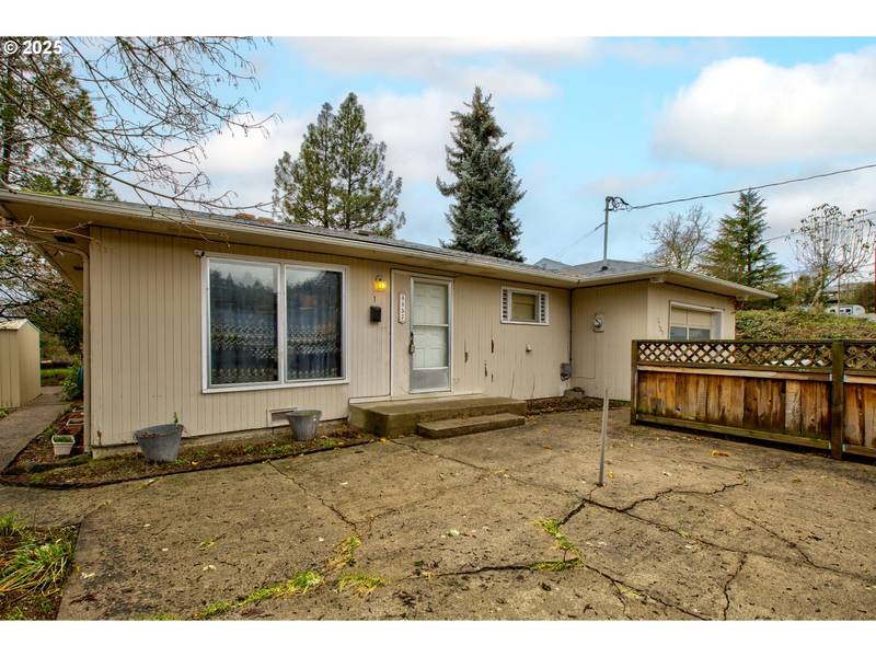 1157 NE MALHEUR AVE, Roseburg, OR 97470