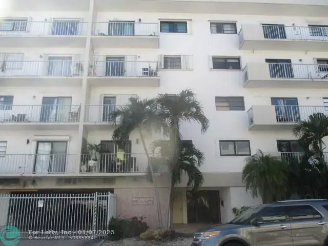 Miami Beach, FL 33140,2939 Indian Creek Dr  #403