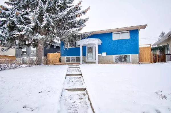 Calgary, AB T2B 1E7,3227 41 ST SE