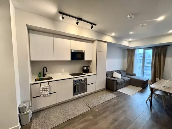 108 Peter ST #820, Toronto C01, ON M5V 2G7