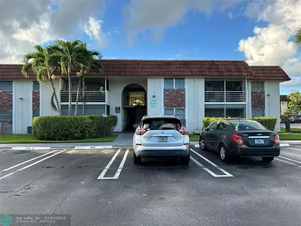 Boca Raton, FL 33428,22715 SW 66th Ave  #107