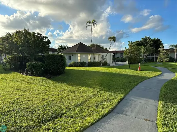 Boca Raton, FL 33428,22725 SW 66th Ave  #202