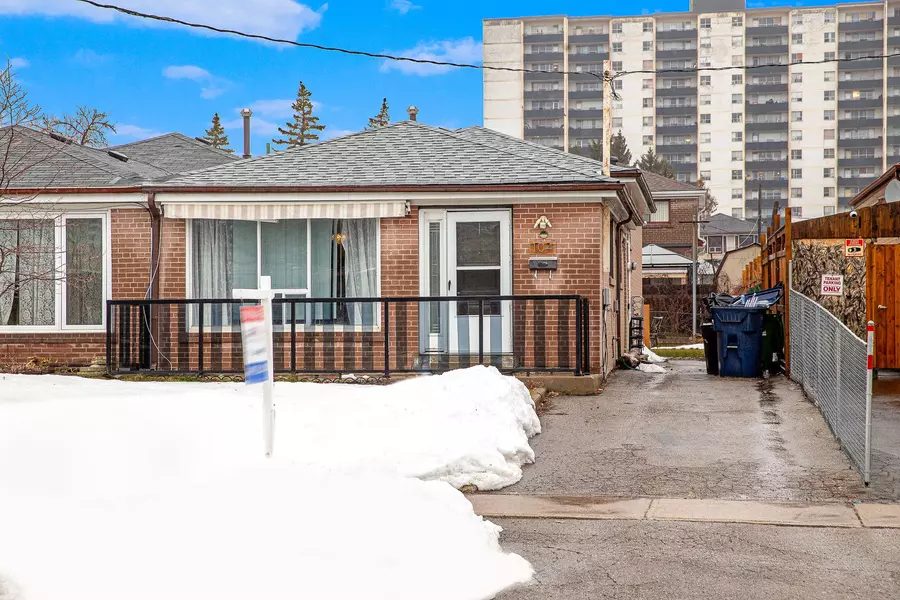 104 Topcliff AVE, Toronto W05, ON M3N 1L8