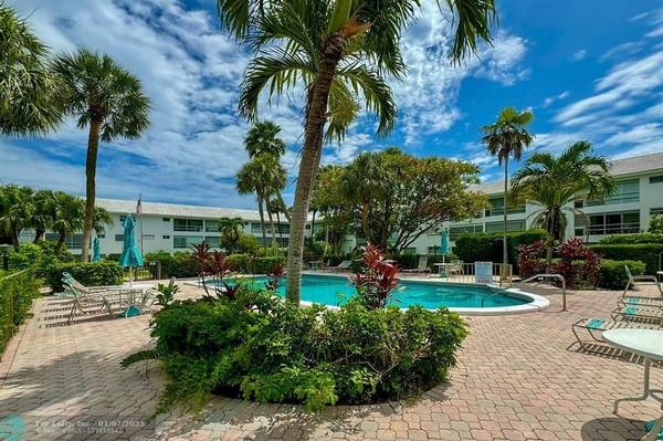 2050 NE 39th St  #W103, Lighthouse Point, FL 33064