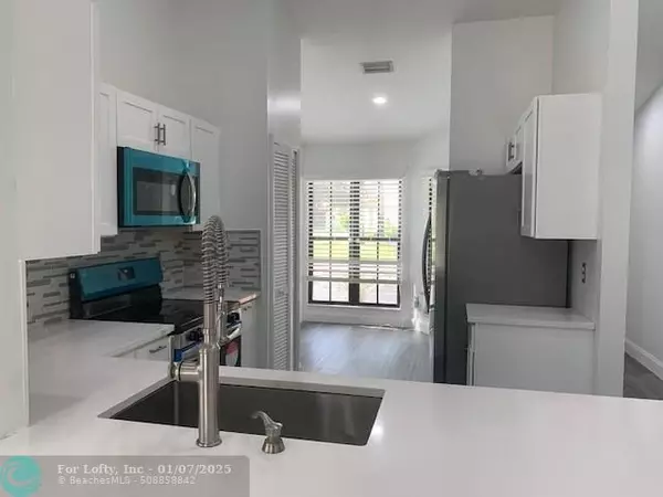 Boca Raton, FL 33498,18594 Woodstream Dr  #0