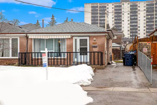 104 Topcliff AVE, Toronto W05, ON M3N 1L8