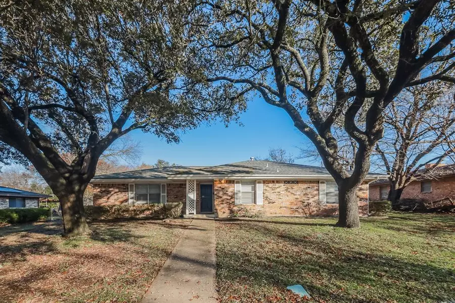 907 Birchwood Circle, Lancaster, TX 75146