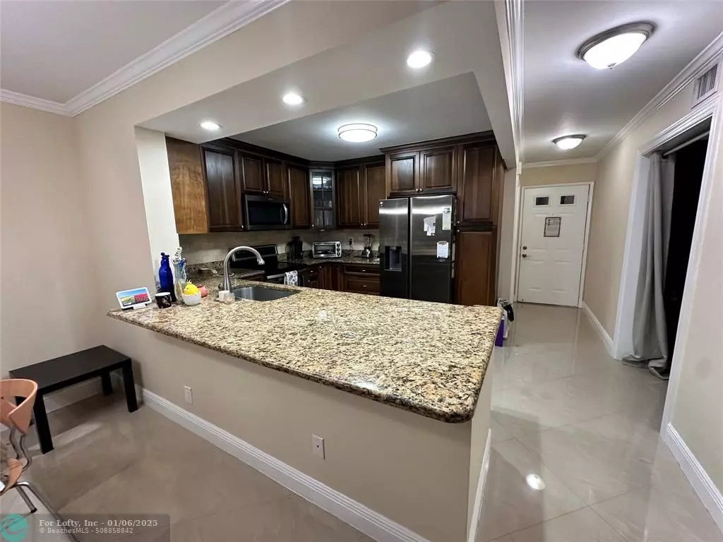 Boca Raton, FL 33496,18761 Jolson Ave  #4