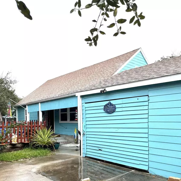 216 Steart St., Rockport, TX 78382