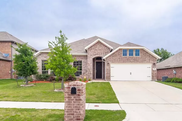 1104 Nottingham Trail, Saginaw, TX 76179