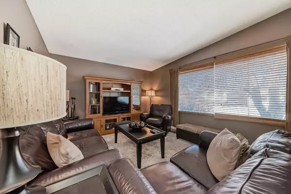 Calgary, AB T2J 3E5,35 Lake Sylvan Close Southeast