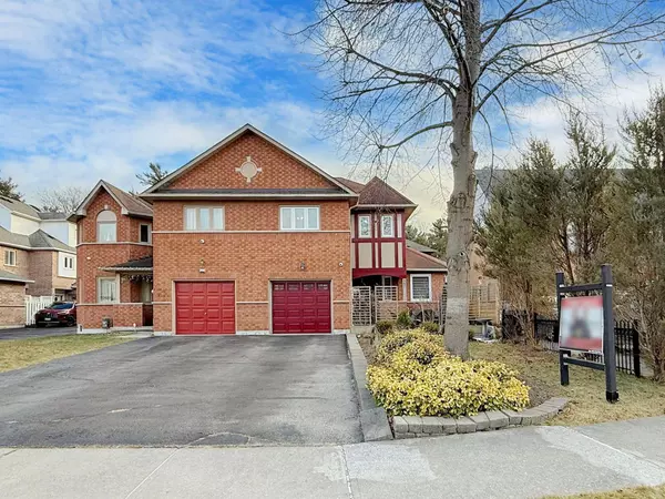 Pickering, ON L1V 6Y4,347 Chickadee CT