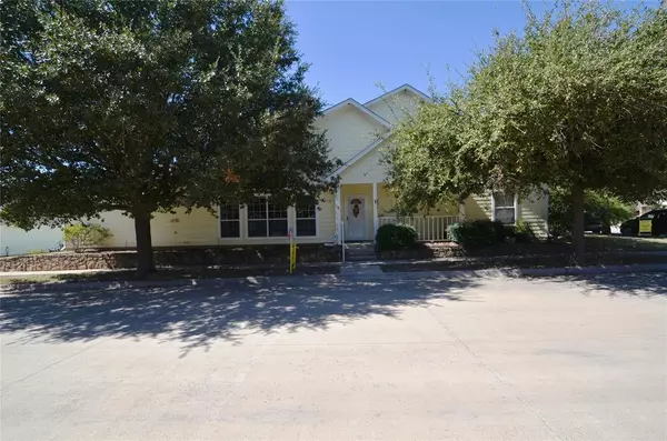 646 Sunshine Drive,  Springtown,  TX 76082