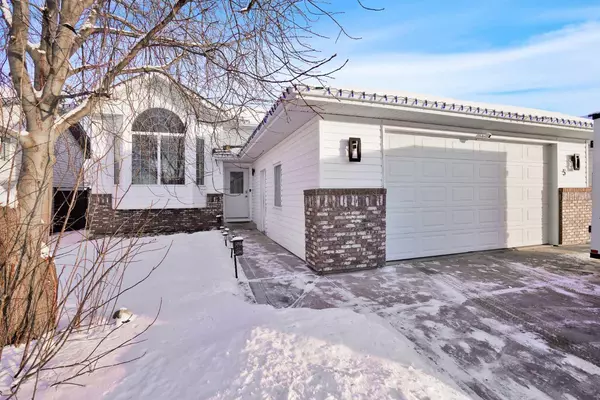 5 OLD BOOMER RD, Sylvan Lake, AB T4S 1Y3