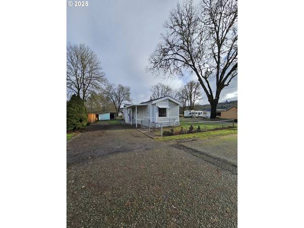 142 CHARLENE LN, Tenmile, OR 97481