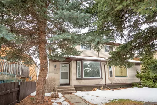 11 Cedarwood Rise Southwest, Calgary, AB T2W 3H8