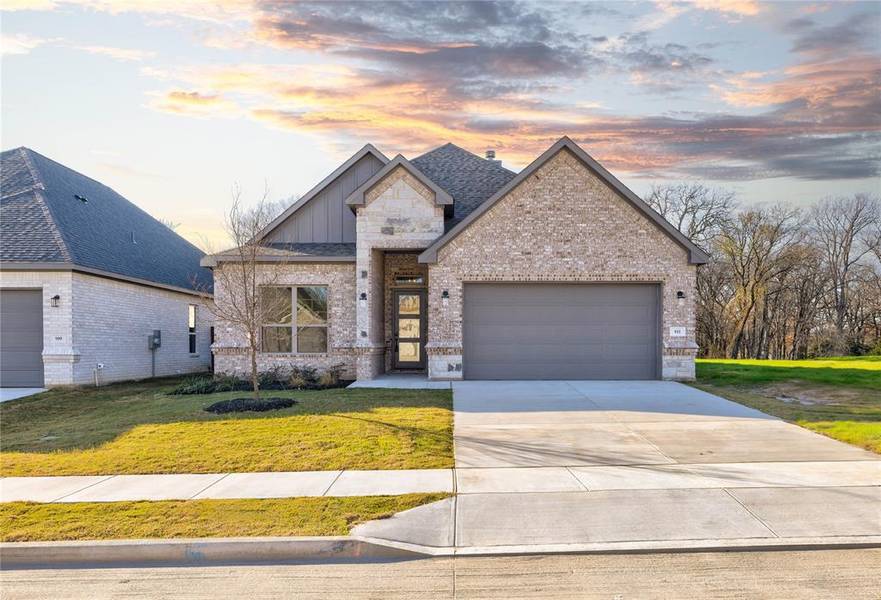 911 Boston Lane, River Oaks, TX 76114