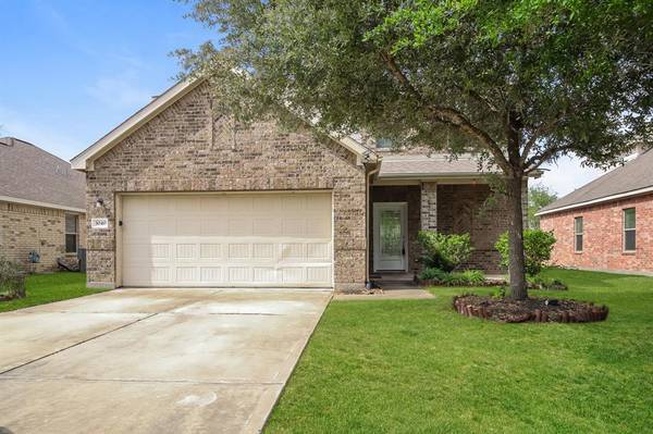 3040 Boxwood Springs Lane, Dickinson, TX 77539