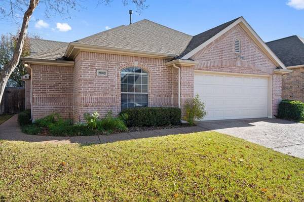 2808 Hollypoint Court, Arlington, TX 76015