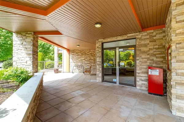 Saanich, BC V8Z 3G3,4529 West Saanich Rd #413